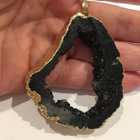 Vintage Jewelry - large black crystal geode necklace gold chain